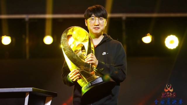 手面前展现 手面前展现